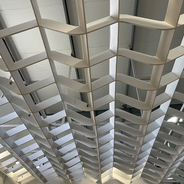 Wellenförmige Akustikdecke